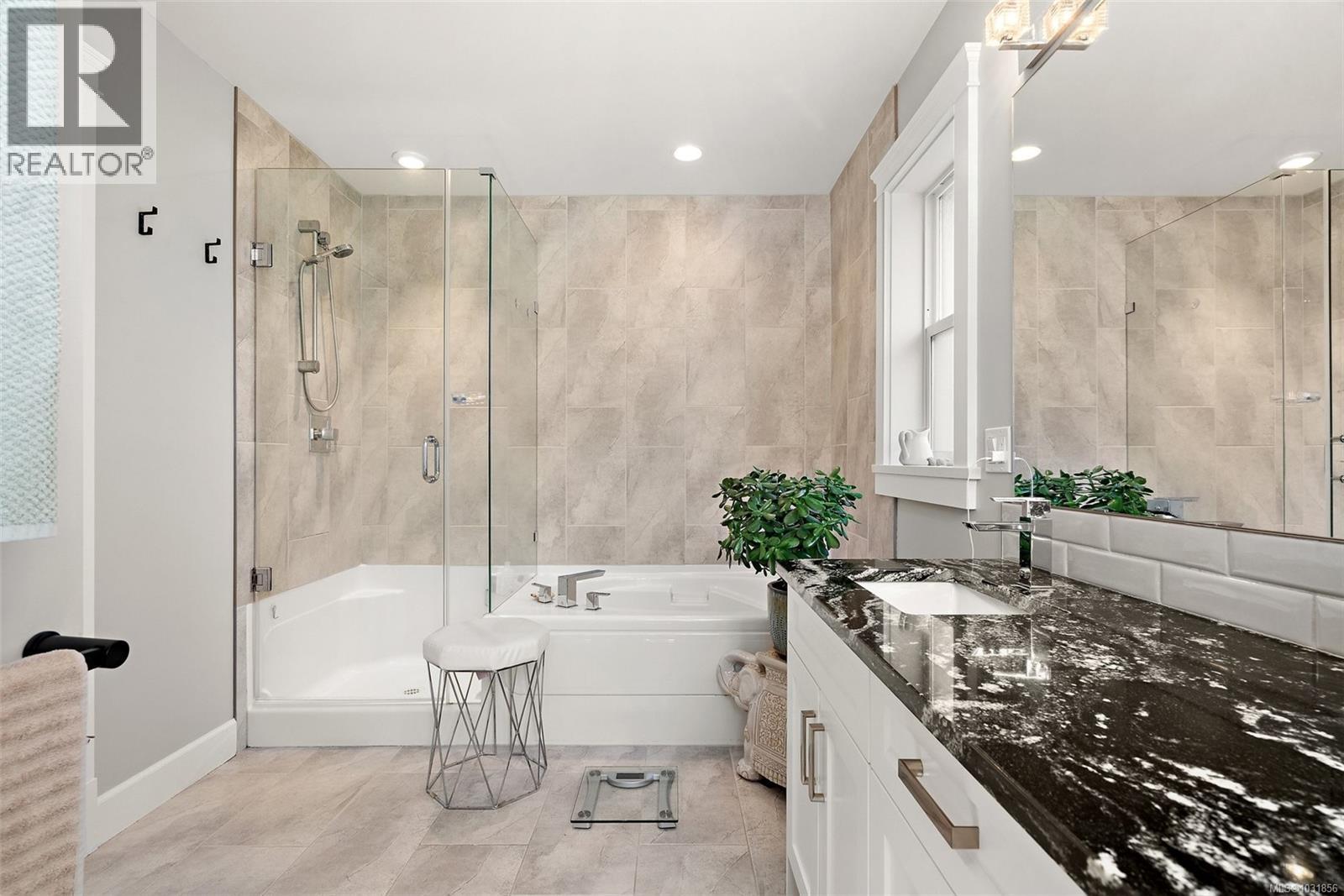 1385 HUTCHINSON RD - 21