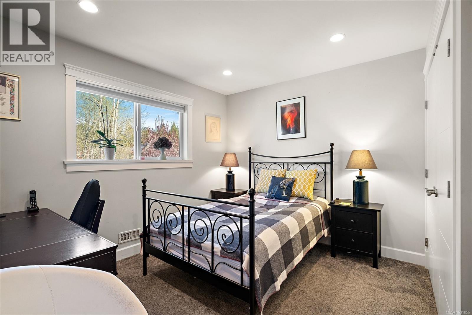 1385 HUTCHINSON RD - 23