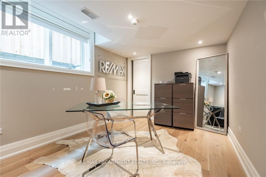 385 PINE COVE ROAD - 33