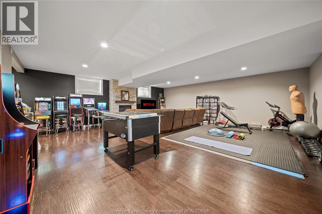 24 PEACHTREE LANE - 30