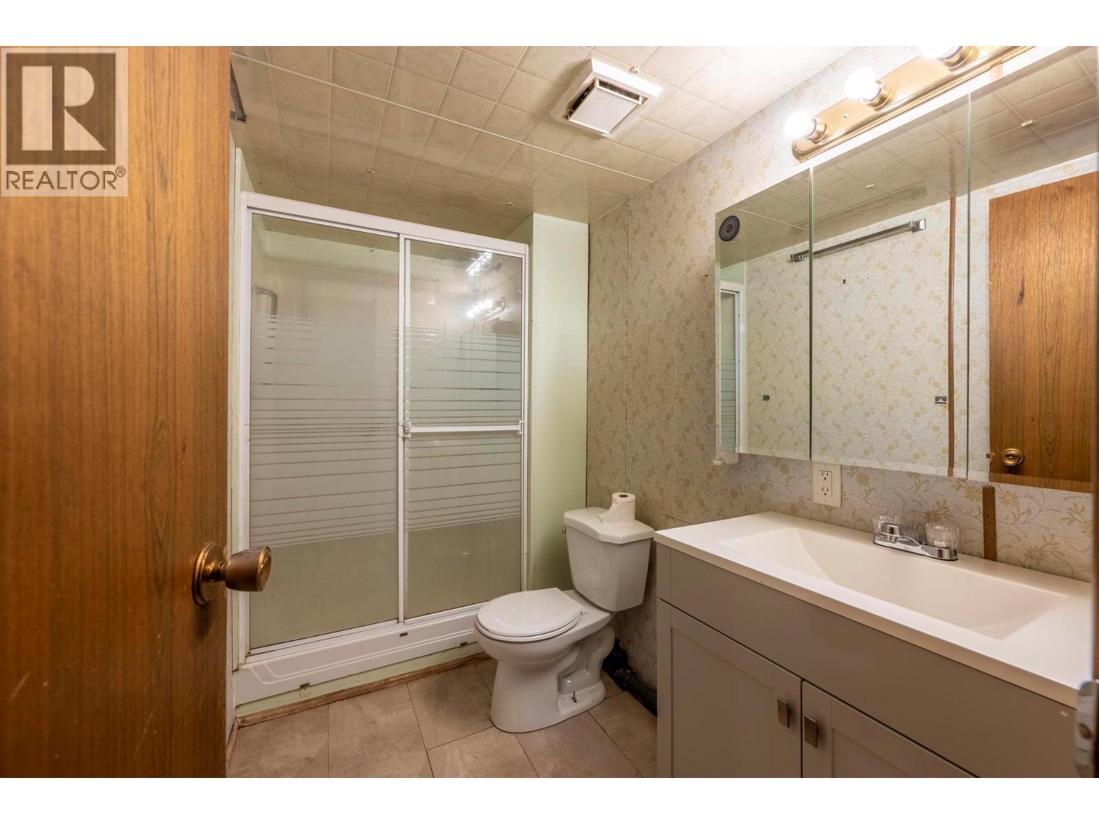 1029 KING CRESCENT - 11