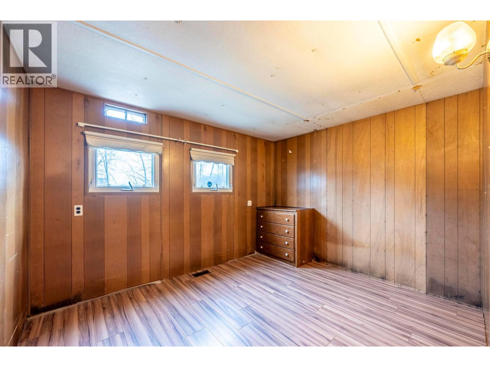 1029 KING CRESCENT - 12