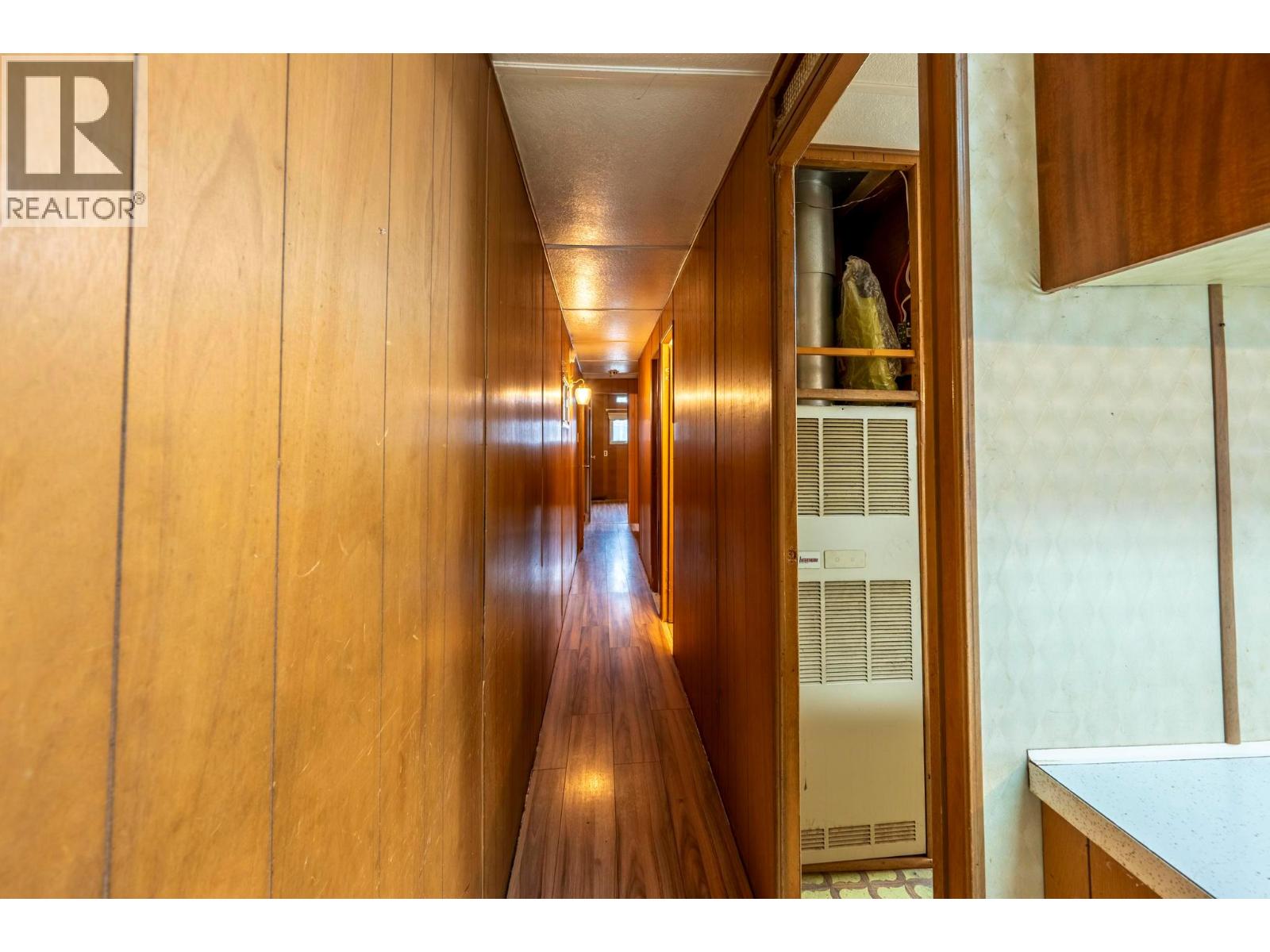 1029 KING CRESCENT - 13