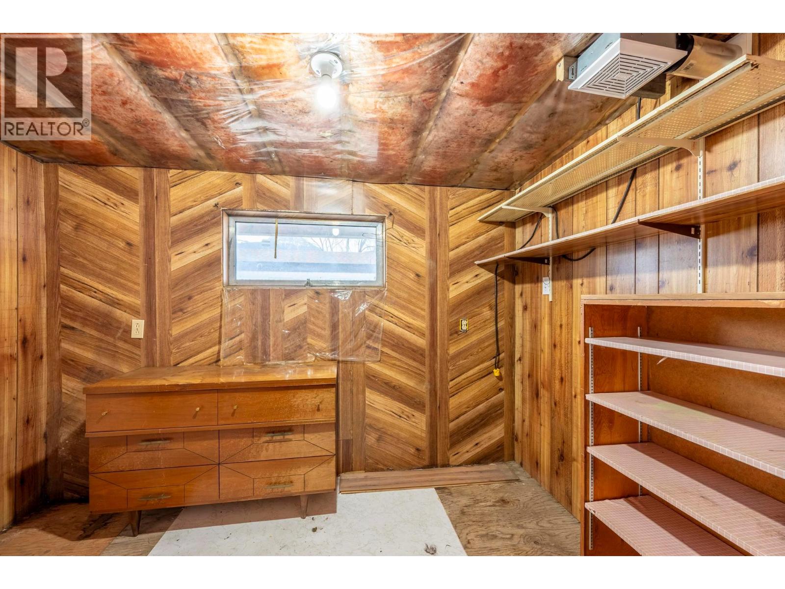 1029 KING CRESCENT - 15