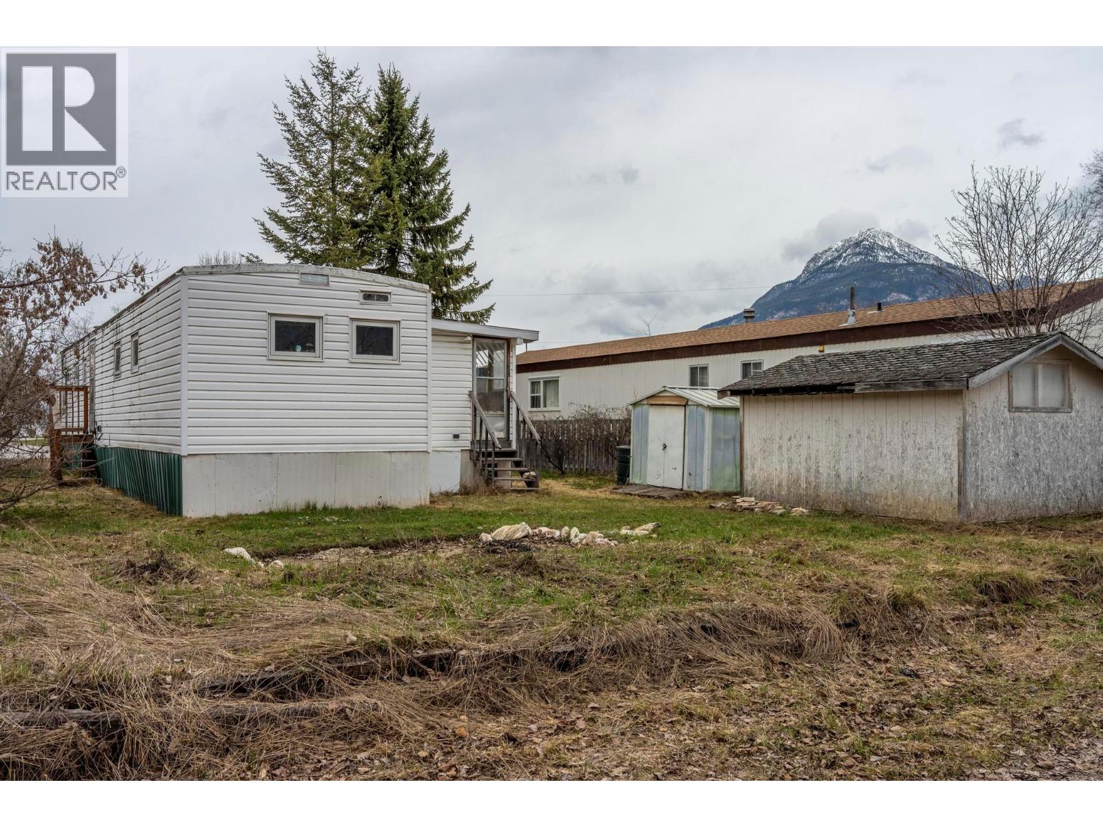 1029 KING CRESCENT - 22