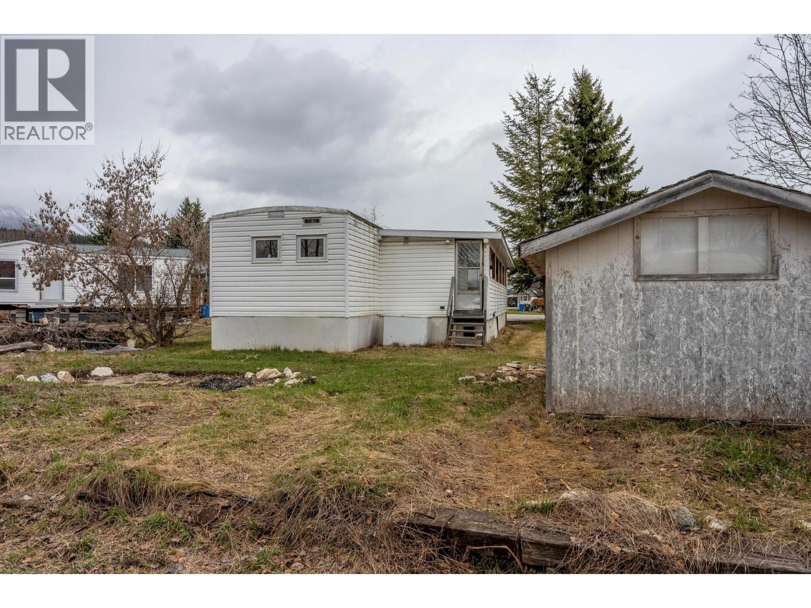 1029 KING CRESCENT - 23