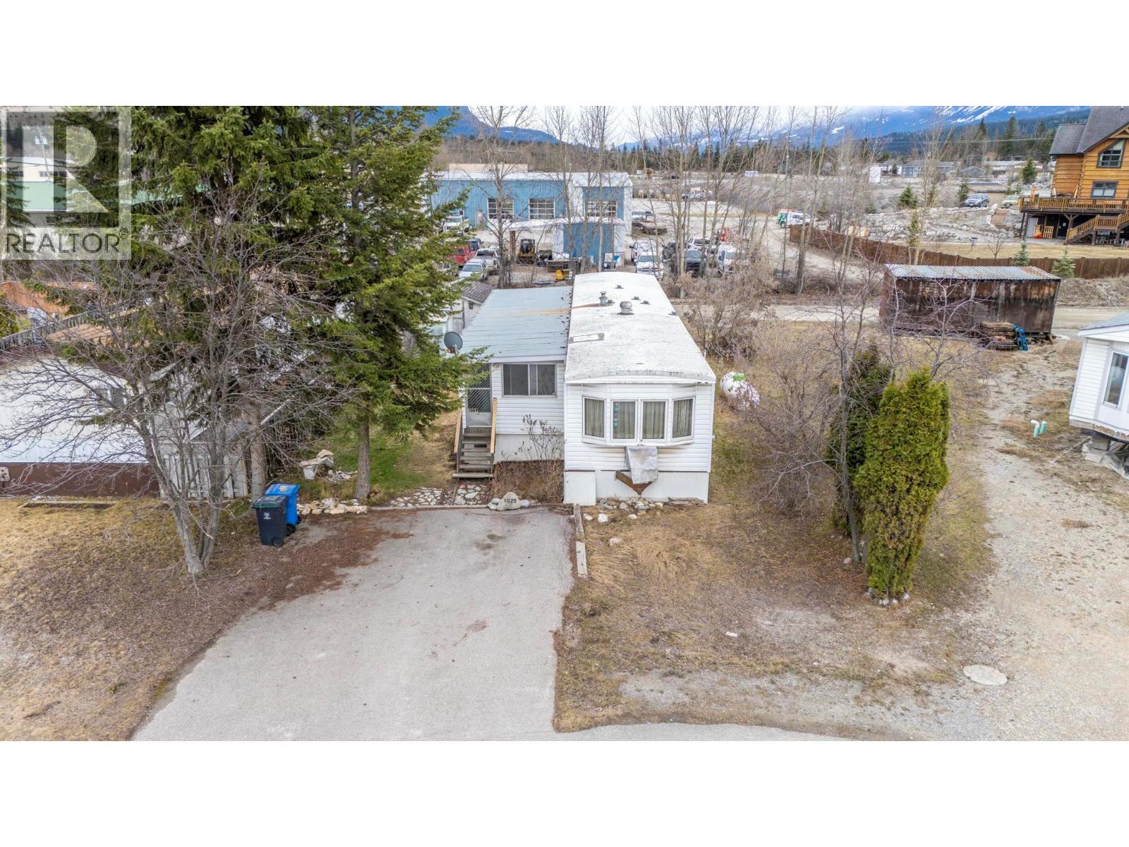 1029 KING CRESCENT - 25