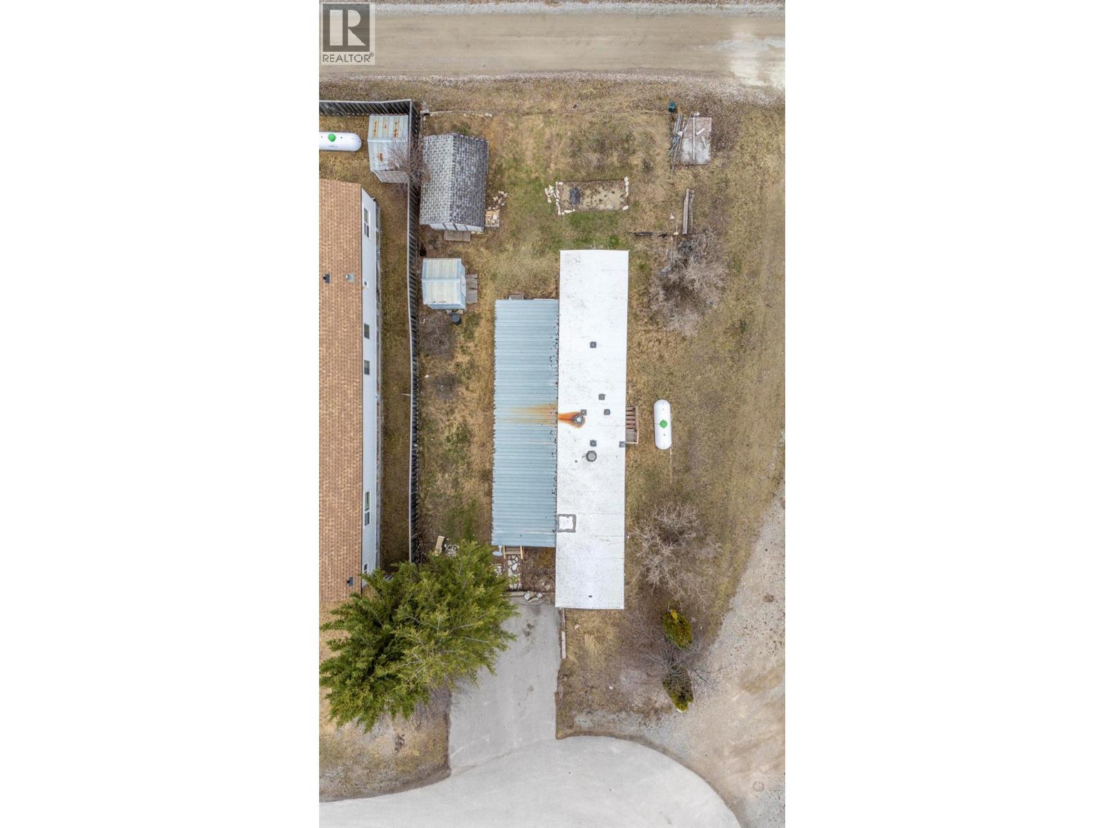 1029 KING CRESCENT - 26