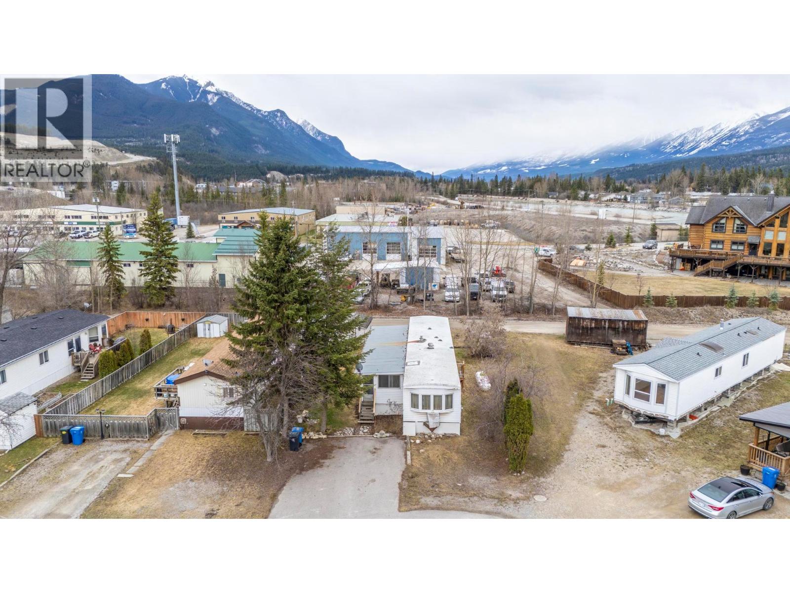 1029 KING CRESCENT - 27