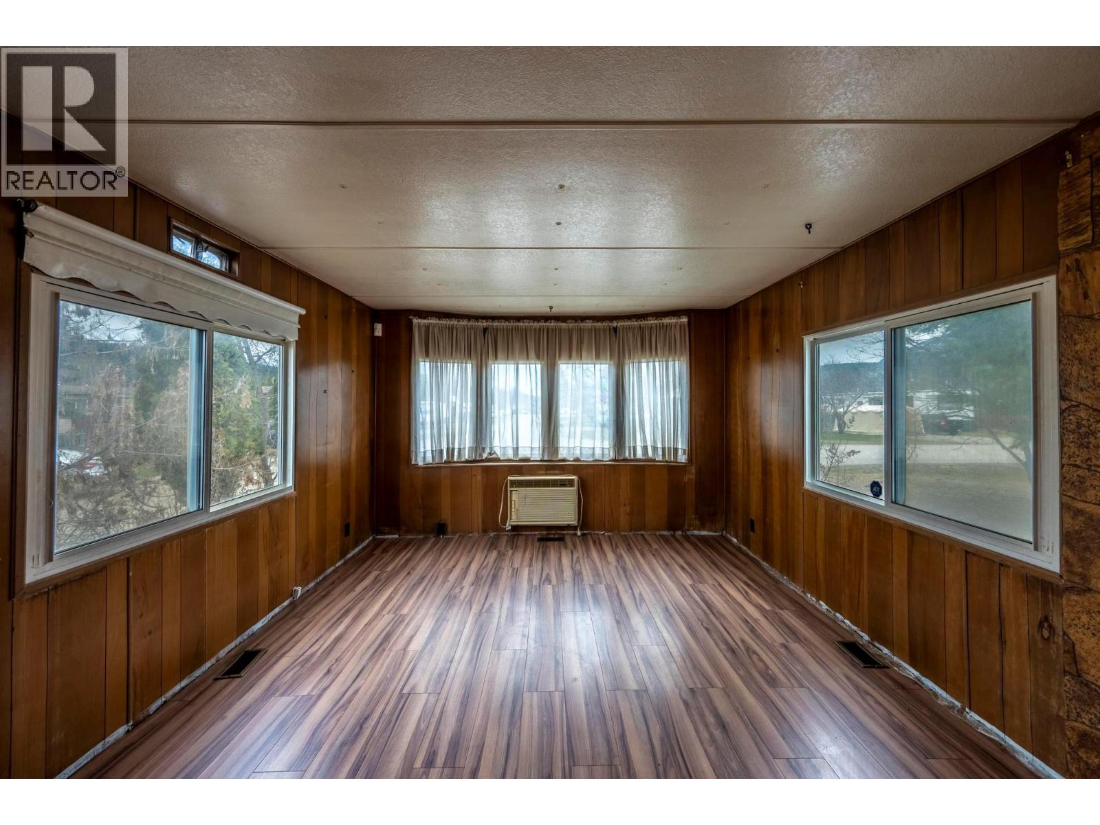 1029 KING CRESCENT - 6