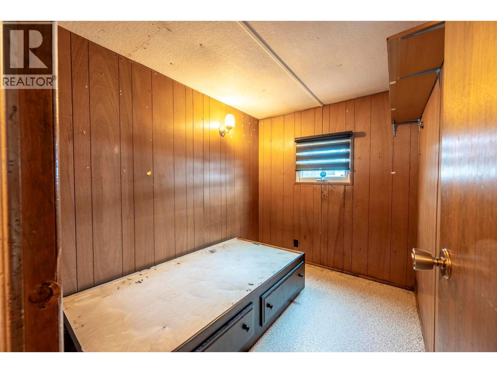 1029 KING CRESCENT - 8