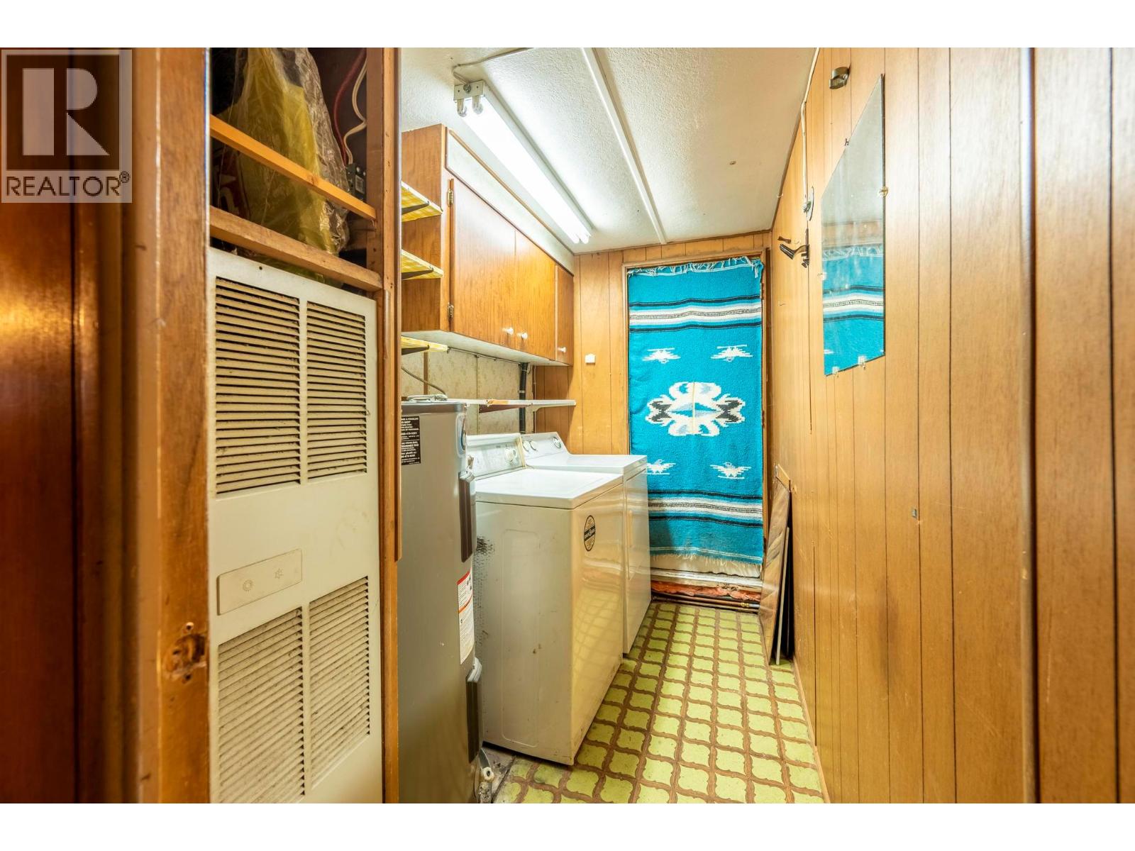 1029 KING CRESCENT - 9