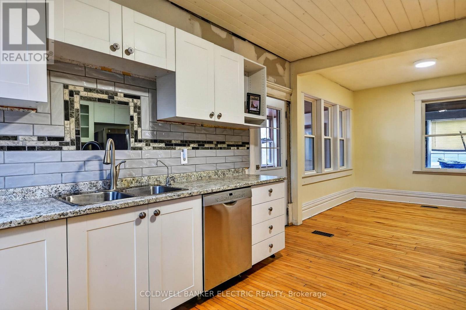 804 HUNTER STREET - 10