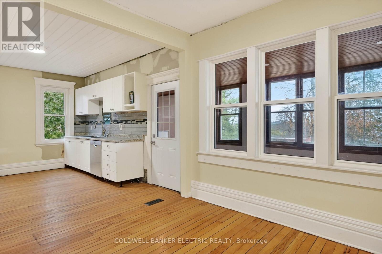 804 HUNTER STREET - 15