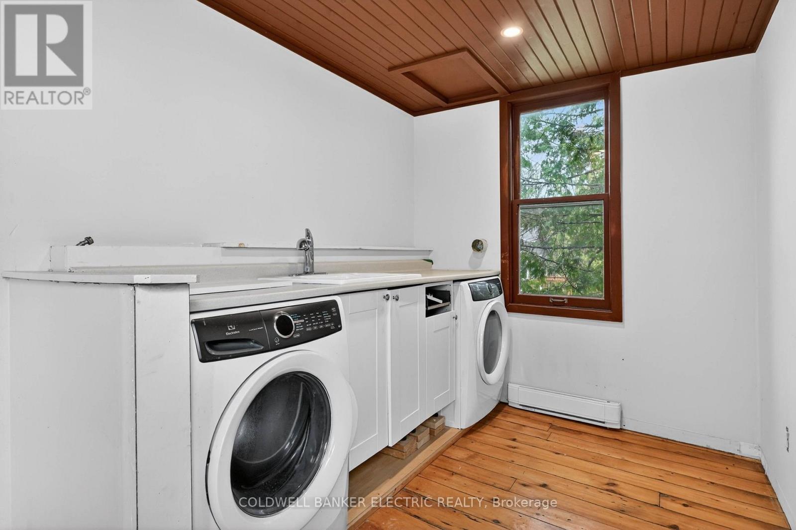 804 HUNTER STREET - 17