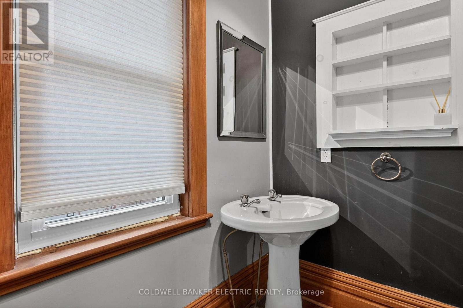804 HUNTER STREET - 23