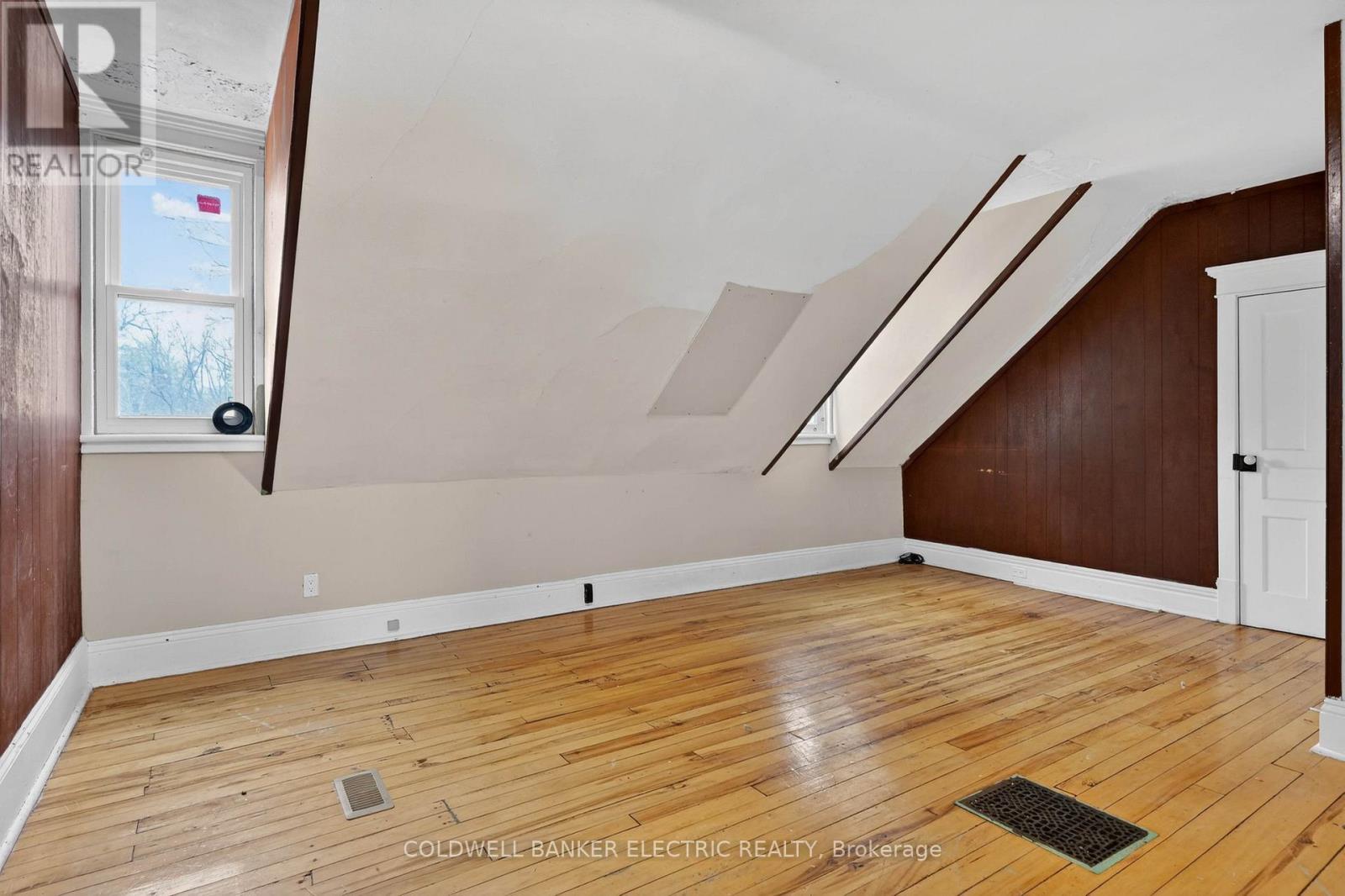 804 HUNTER STREET - 26