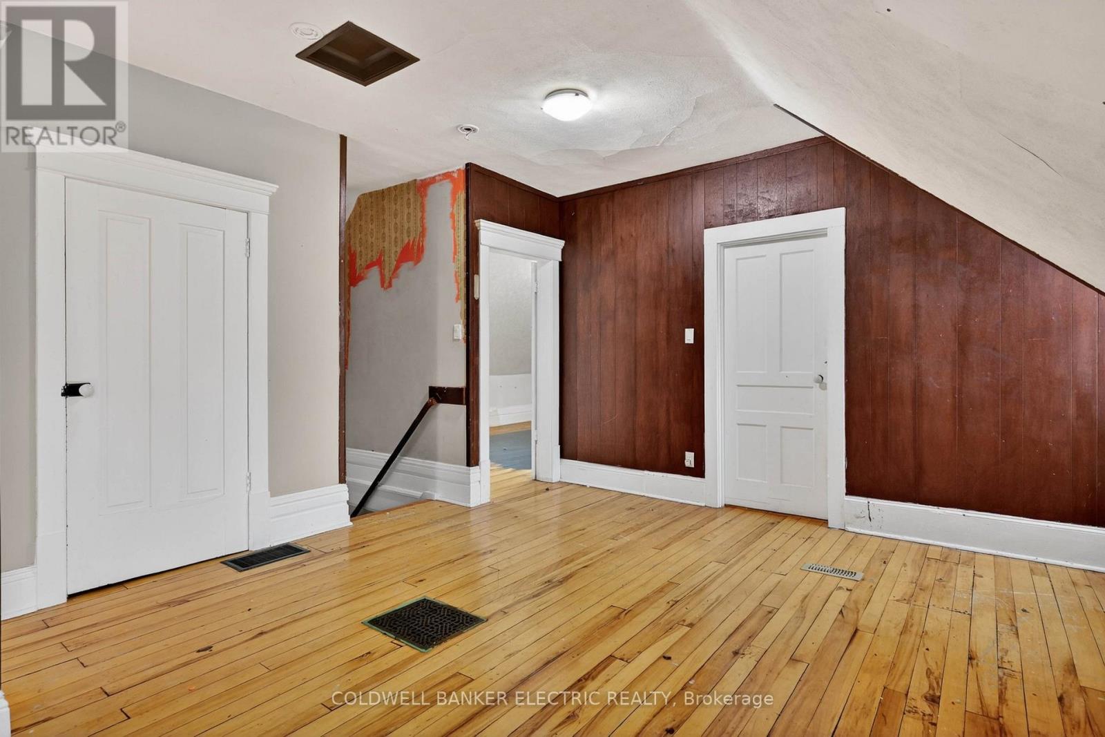 804 HUNTER STREET - 28