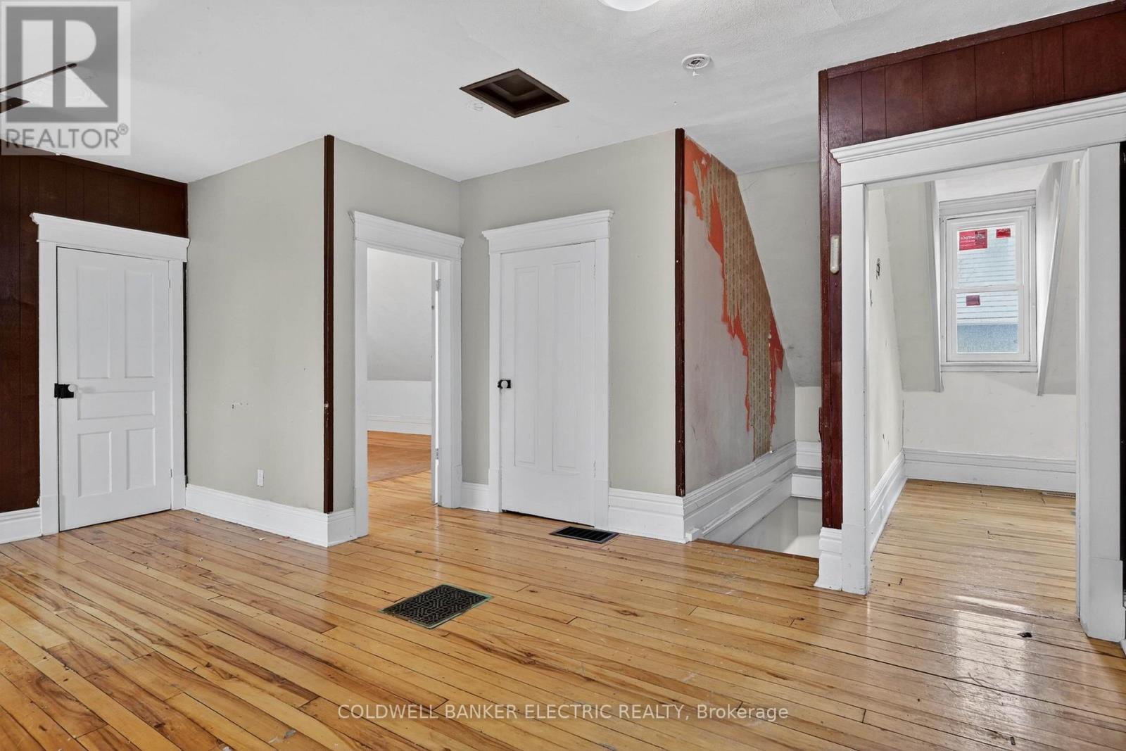 804 HUNTER STREET - 29