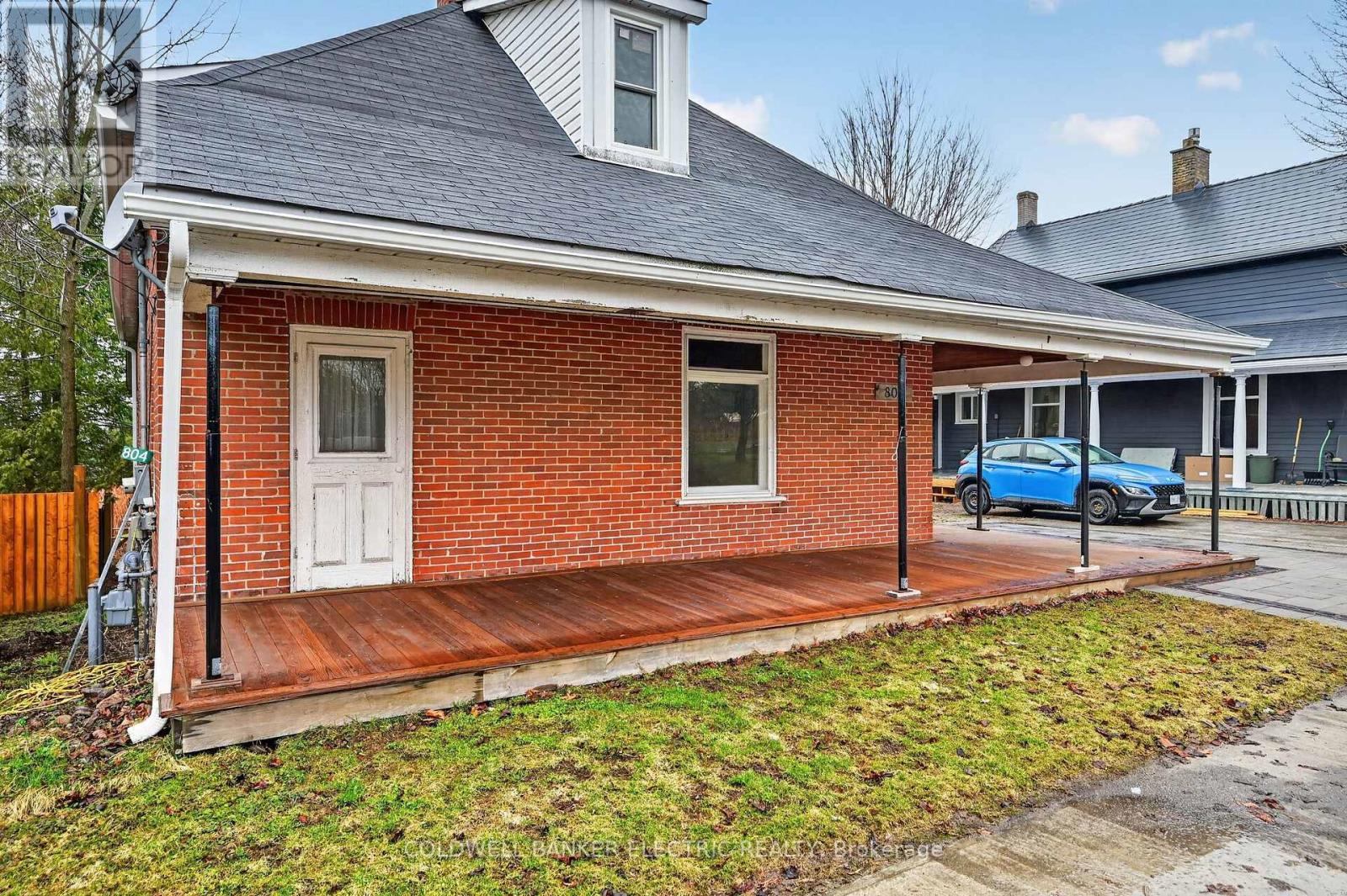 804 HUNTER STREET - 3