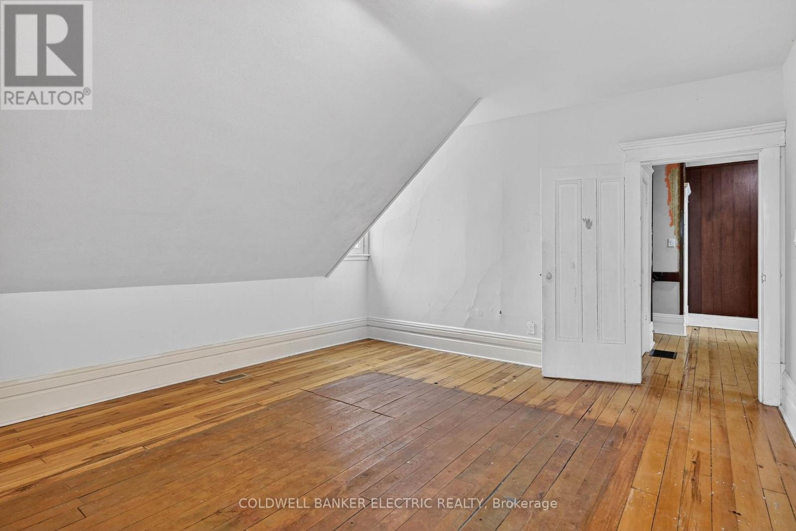 804 HUNTER STREET - 30