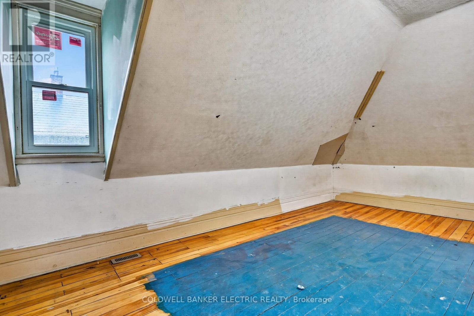 804 HUNTER STREET - 31