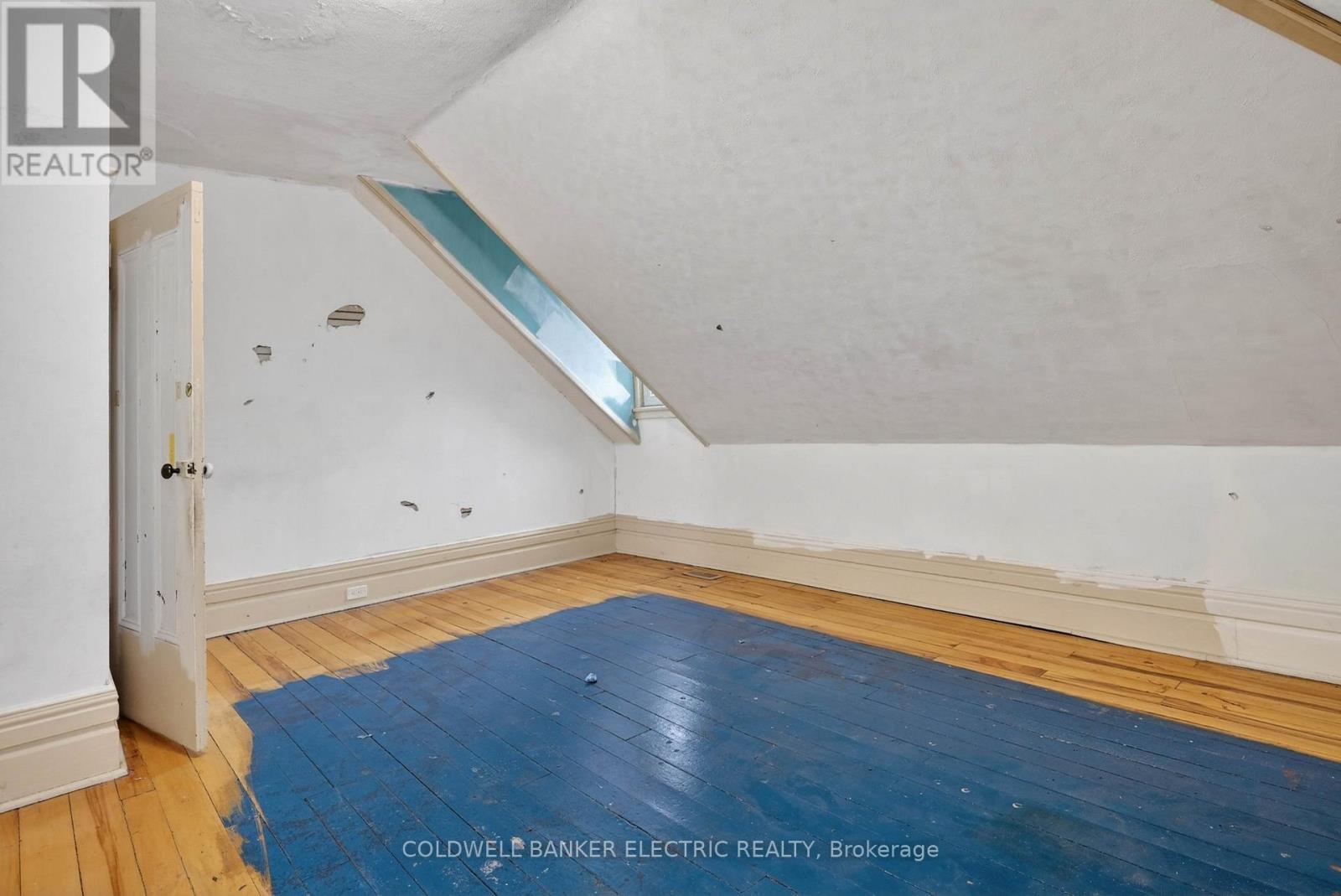 804 HUNTER STREET - 32