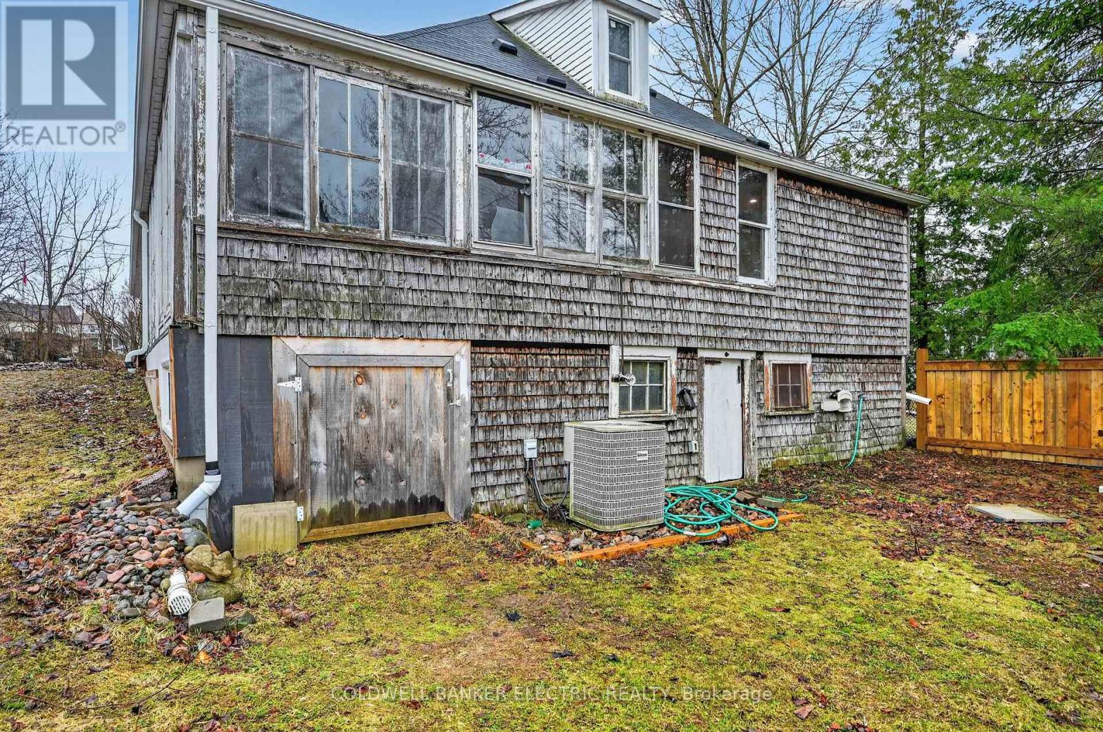 804 HUNTER STREET - 35