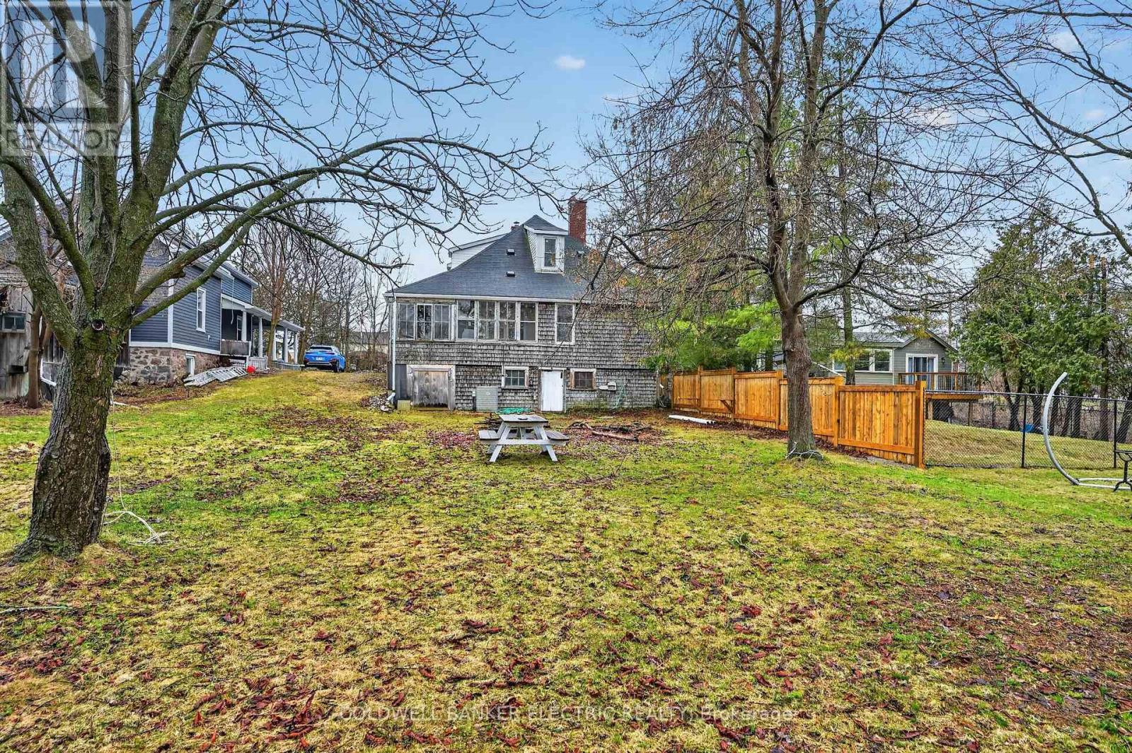 804 HUNTER STREET - 39