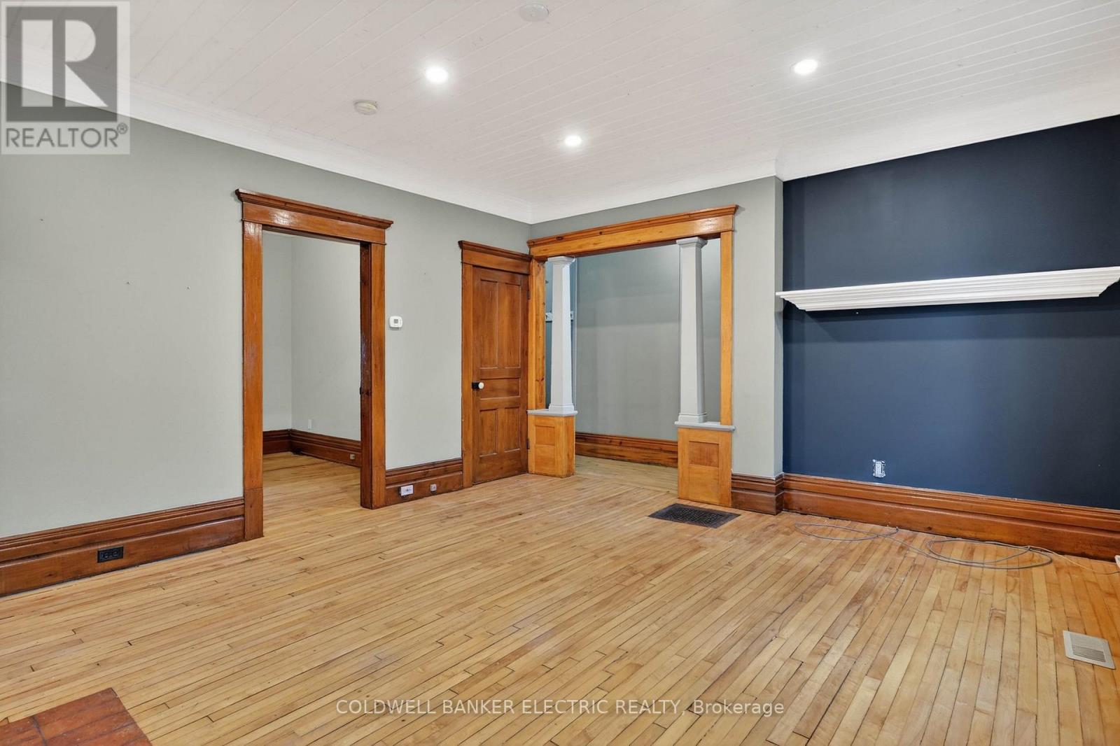 804 HUNTER STREET - 8