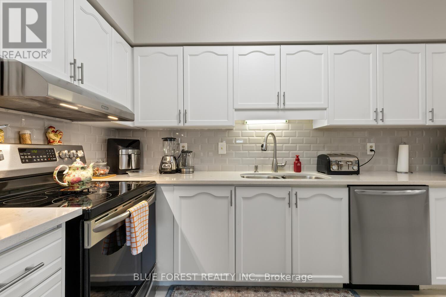 #203 744 WONDERLAND ROAD S - 16