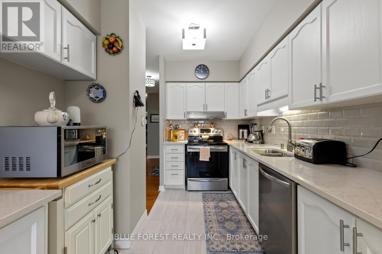 #203 744 WONDERLAND ROAD S - 18