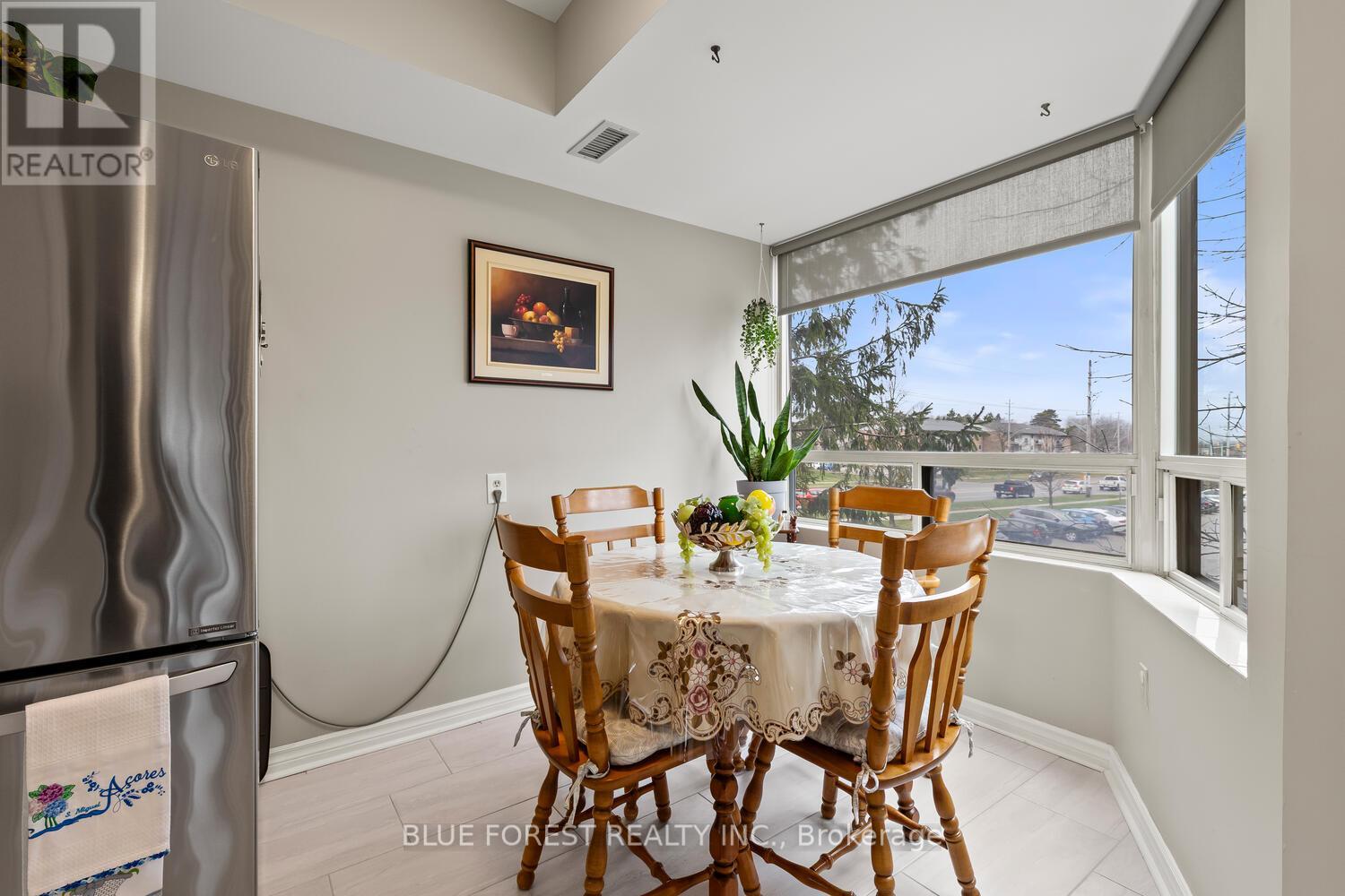 #203 744 WONDERLAND ROAD S - 20
