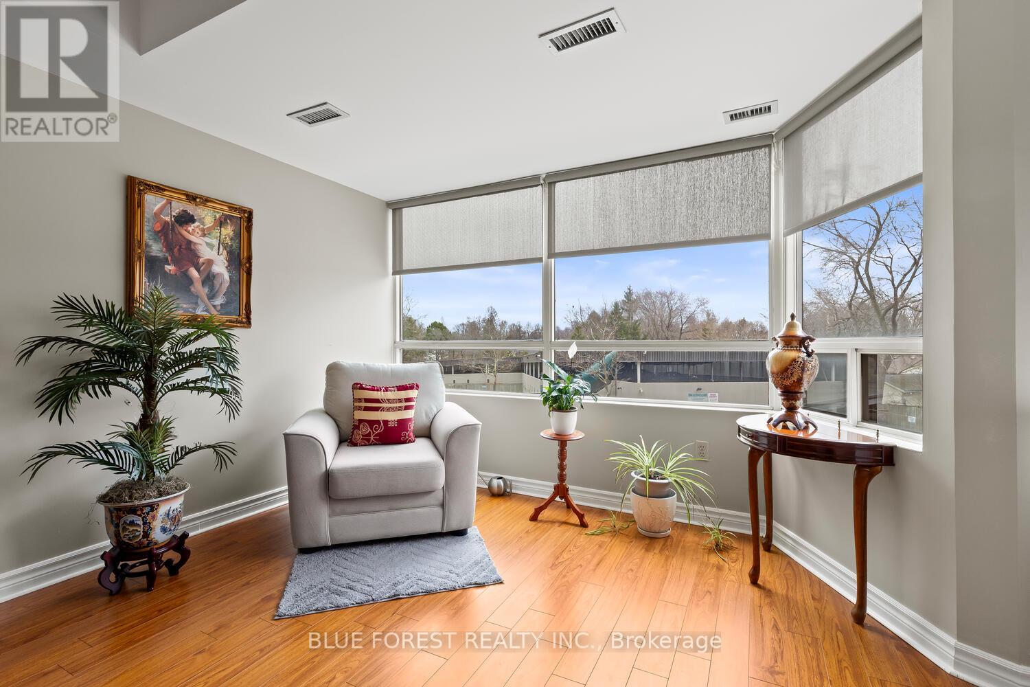 #203 744 WONDERLAND ROAD S - 27
