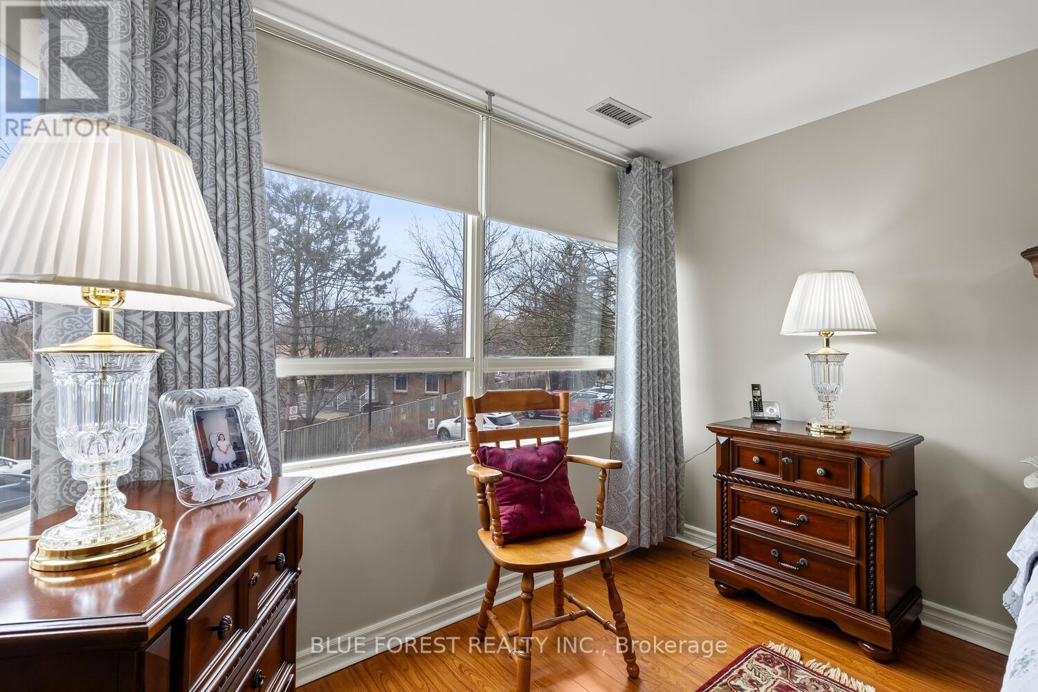 #203 744 WONDERLAND ROAD S - 31