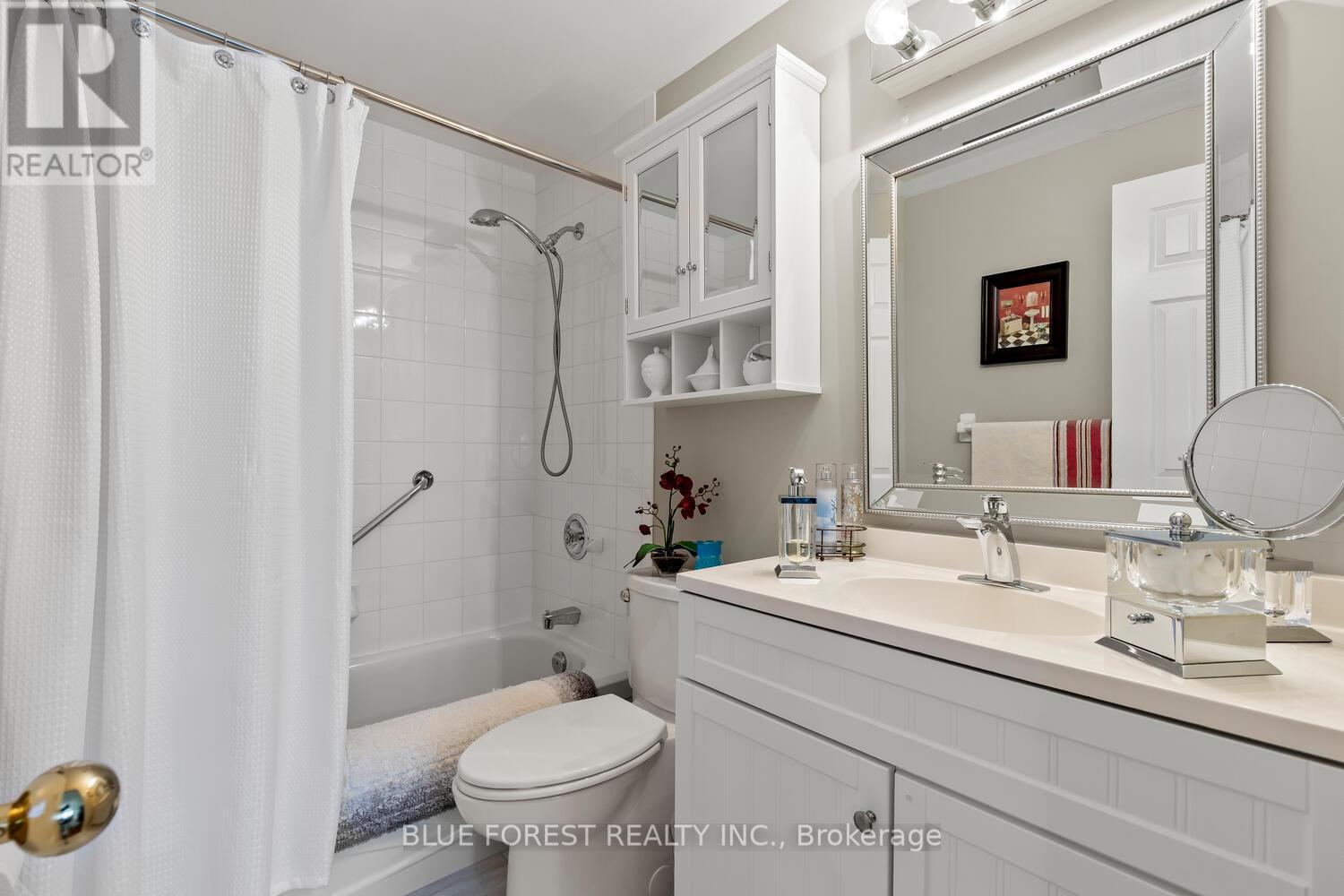 #203 744 WONDERLAND ROAD S - 32