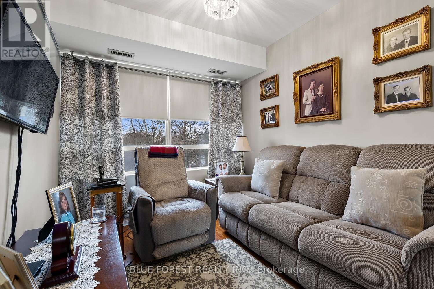 #203 744 WONDERLAND ROAD S - 35