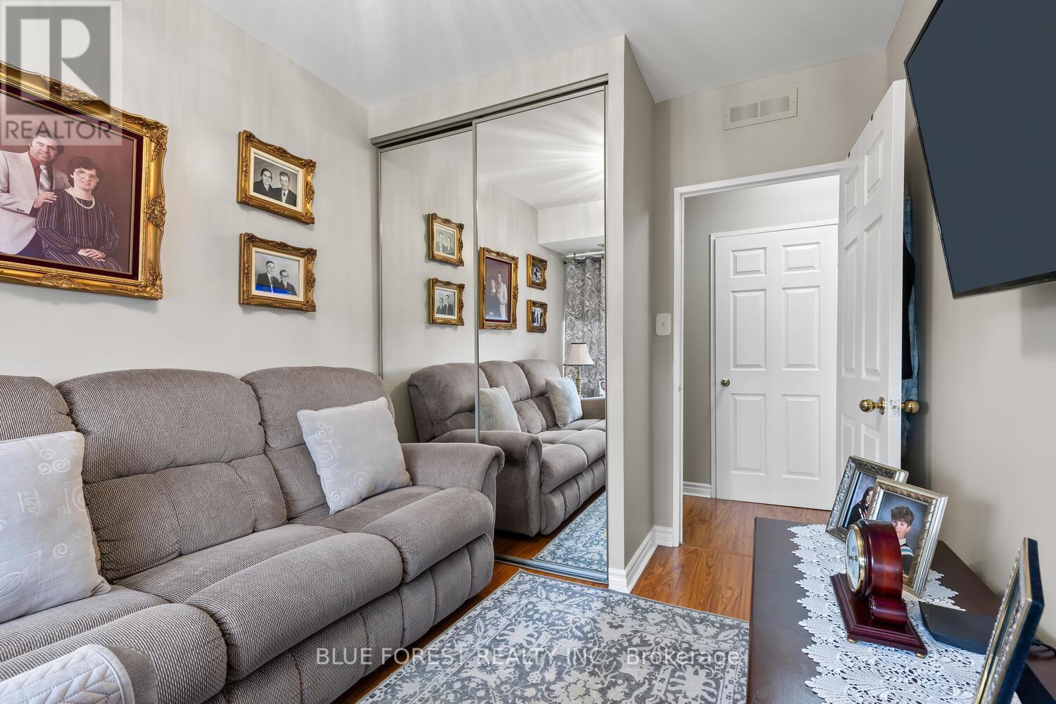 #203 744 WONDERLAND ROAD S - 36