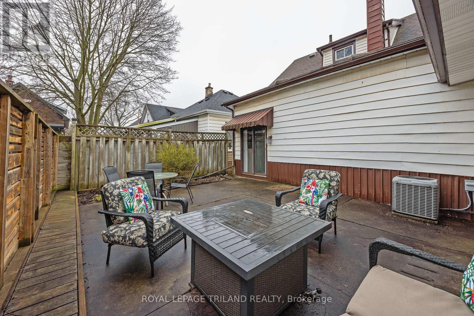 208 EDWARD STREET Property Photo