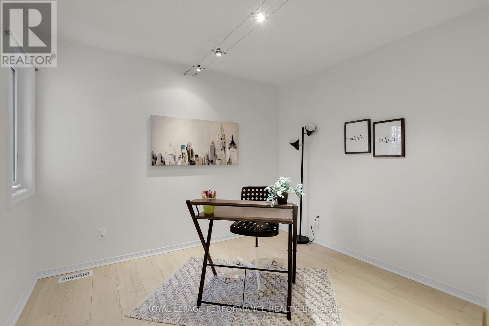 221 DESROSIERS STREET — photo 20
