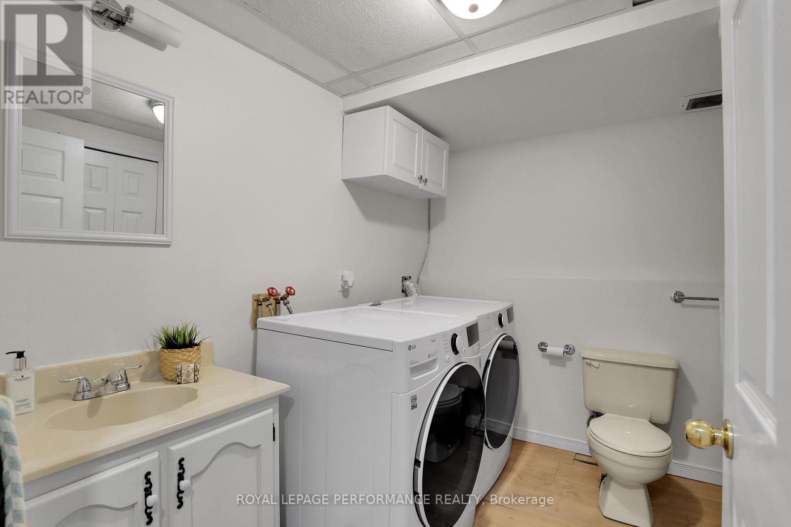 221 DESROSIERS STREET — photo 25