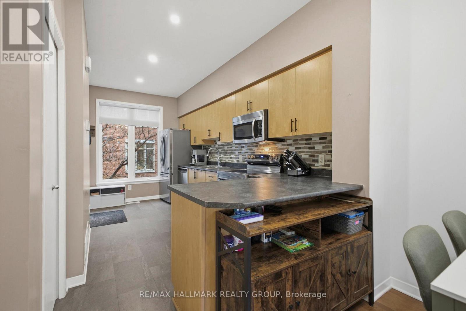 #5 795 MONTREAL ROAD - 11