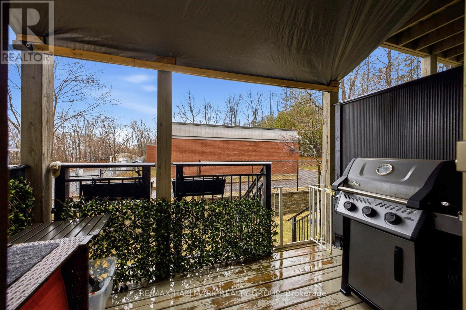 #5 795 MONTREAL ROAD - 32