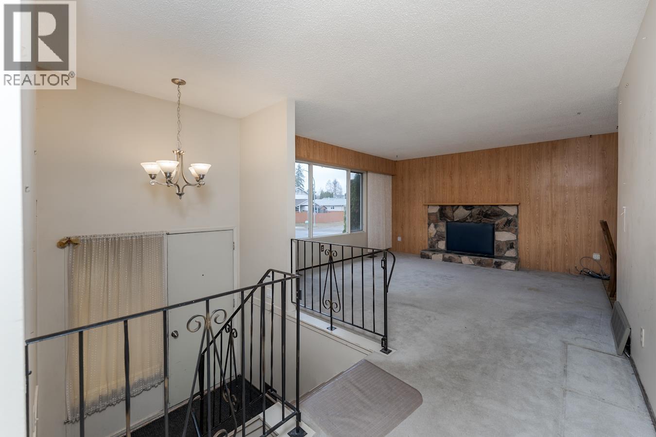 7600 LOYOLA DRIVE - 10