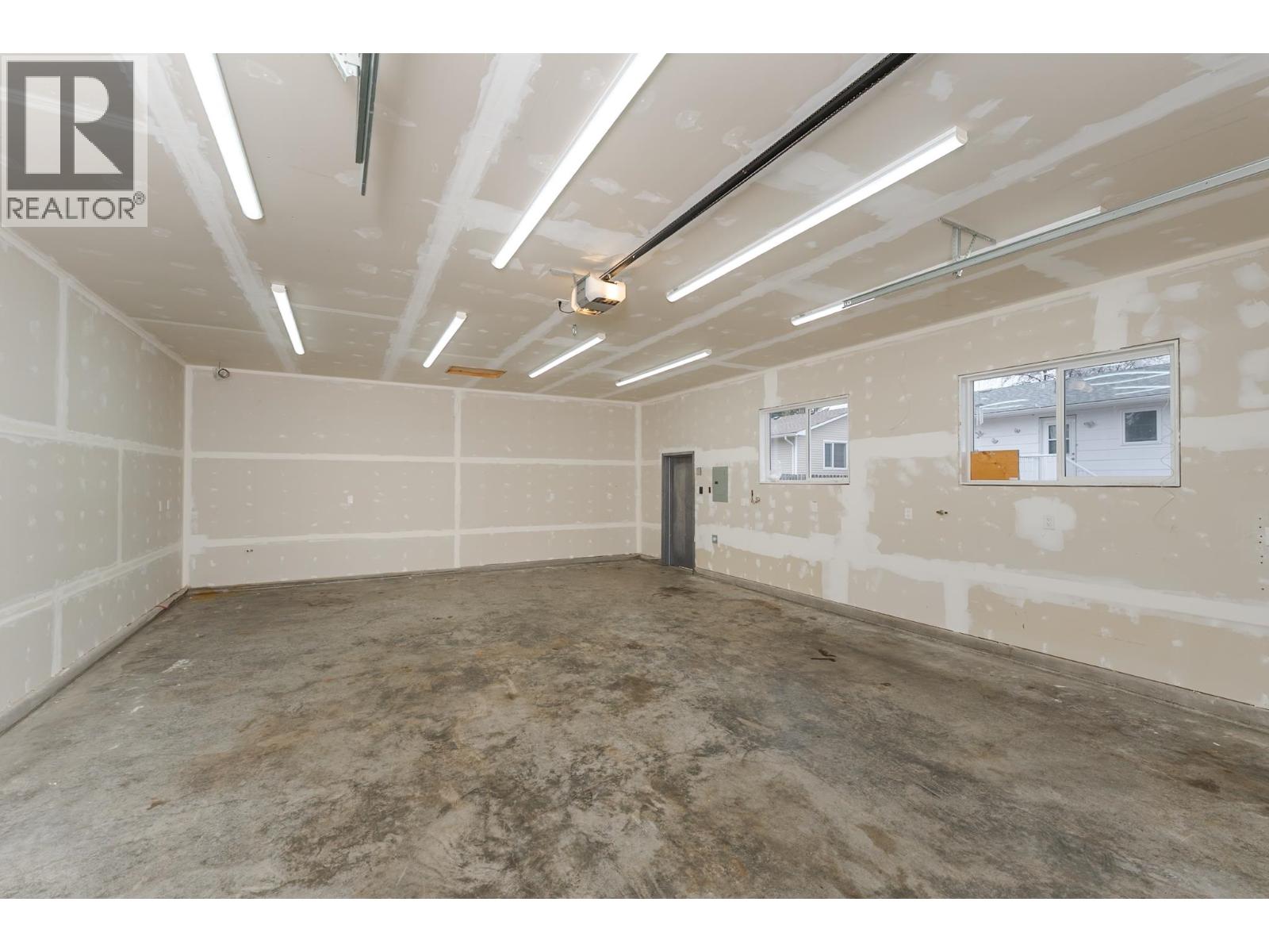 7600 LOYOLA DRIVE - 36