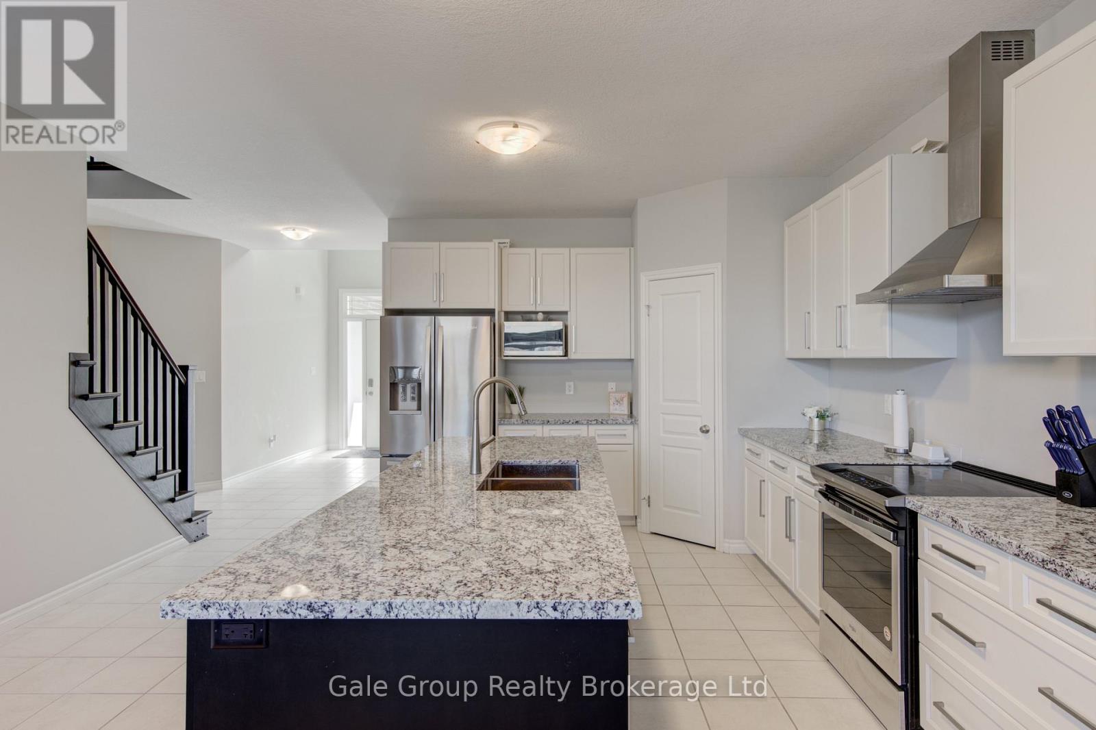 5 BALMORAL LANE - 12