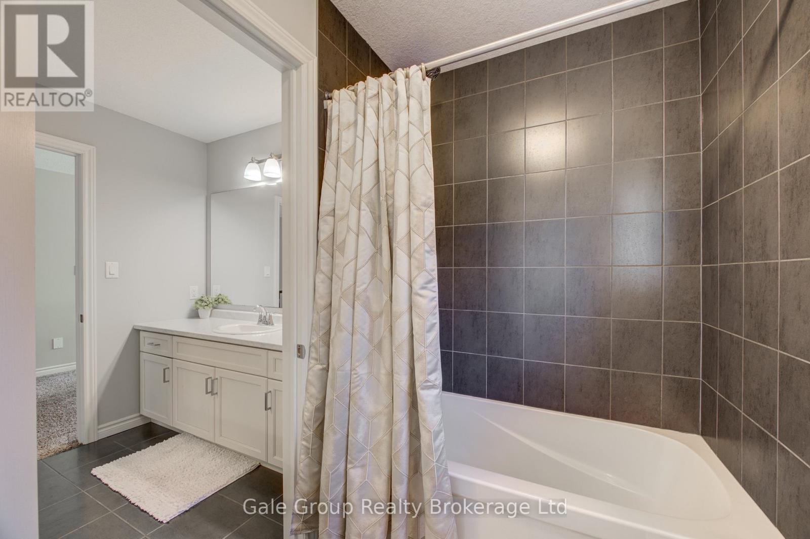 5 BALMORAL LANE - 32