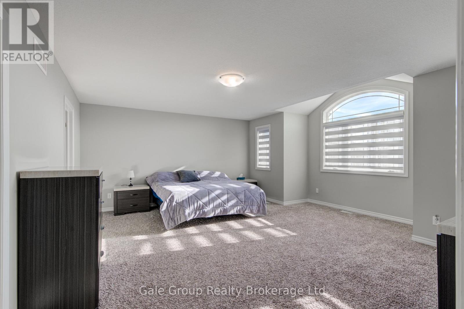 5 BALMORAL LANE - 34