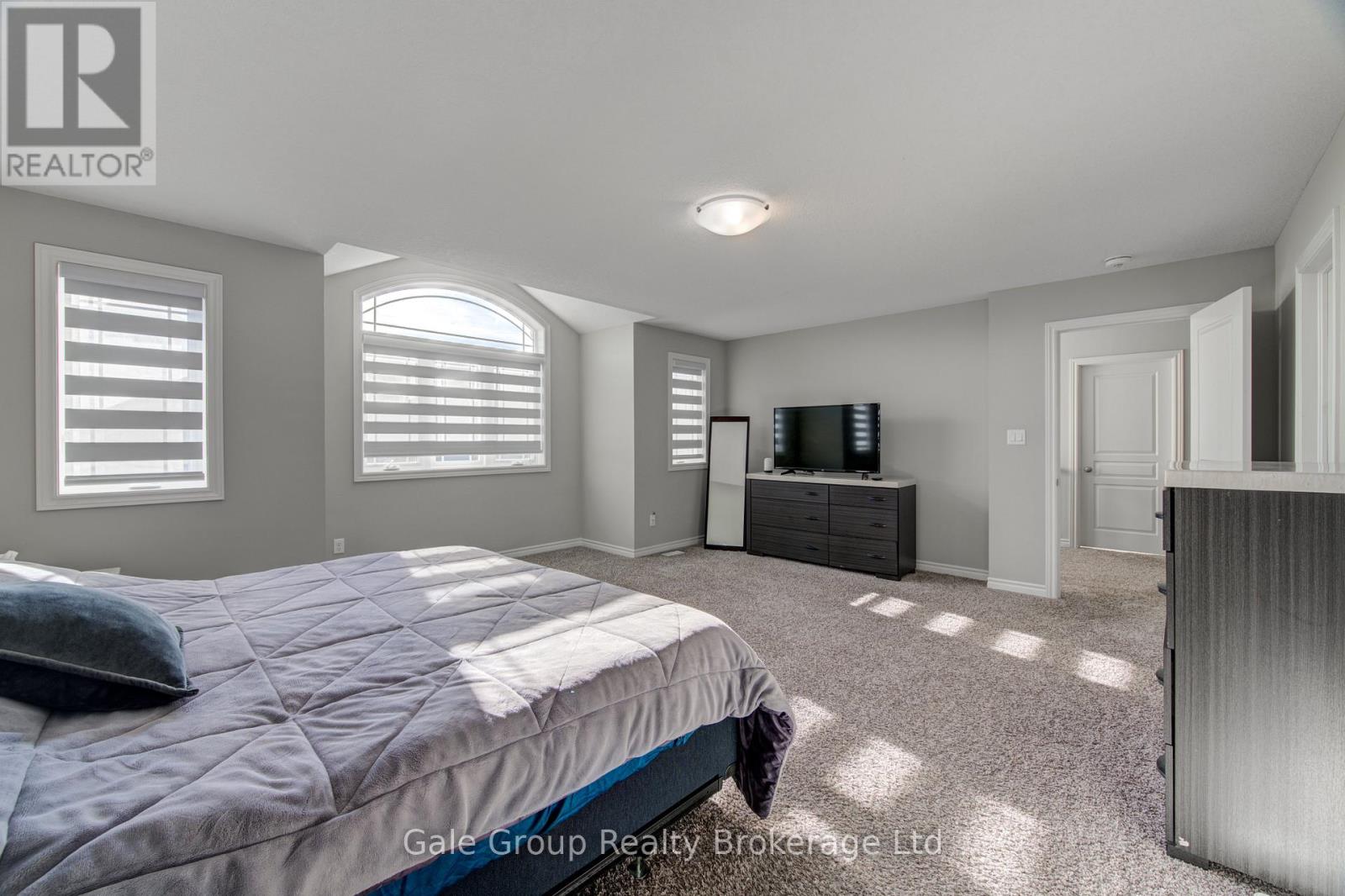 5 BALMORAL LANE - 36