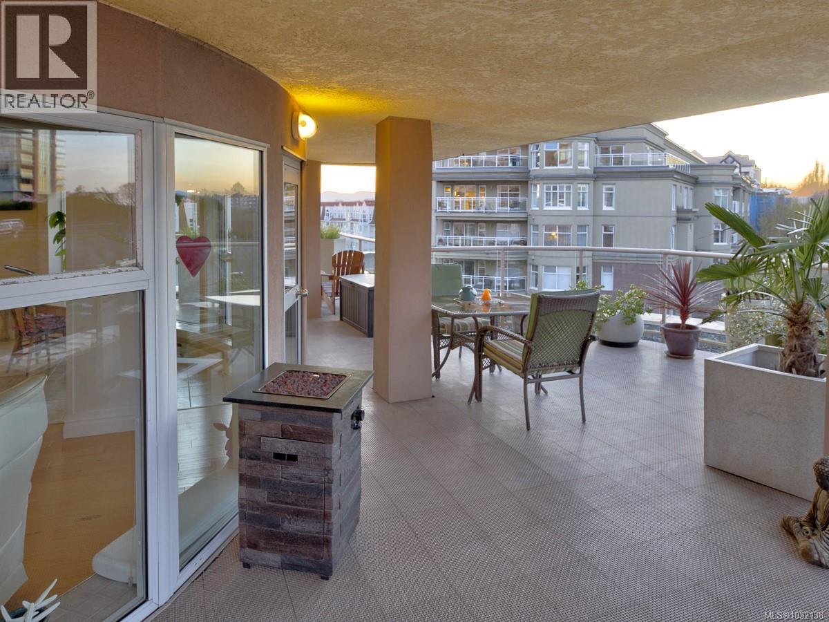 #501 75 SONGHEES RD - 60